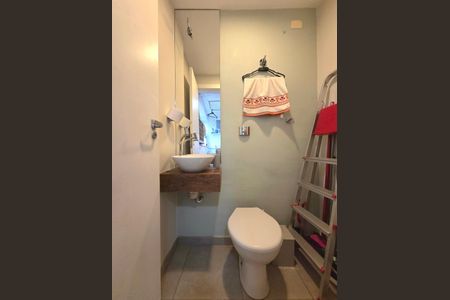 Apartamento à venda com 82m², 2 quartos e 1 vaga Apartamento à venda com 82m², 2 quartos e 1 vagaBanheiro de serviço