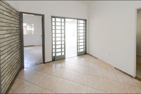 Sala de casa para alugar com 2 quartos, 460m² em Barreiro, Belo Horizonte
