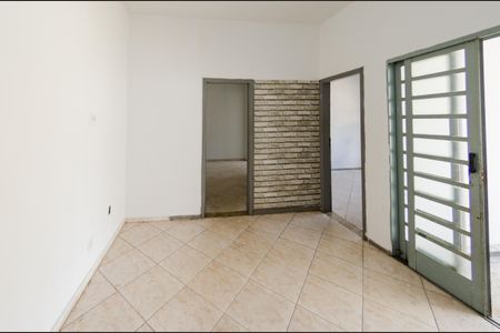 Sala de casa para alugar com 2 quartos, 460m² em Barreiro, Belo Horizonte
