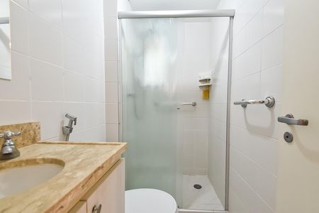 Banheiro social de apartamento à venda com 3 quartos, 65m² em Cambuci, São Paulo