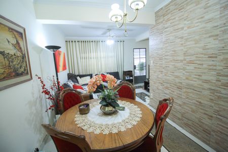 Casa à venda com 100m², 3 quartos e 2 vagas