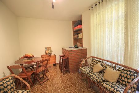 Casa à venda com 100m², 3 quartos e 2 vagas