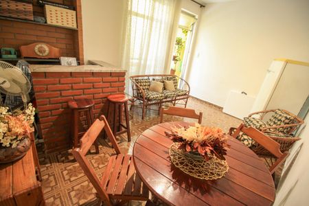 Casa à venda com 100m², 3 quartos e 2 vagas