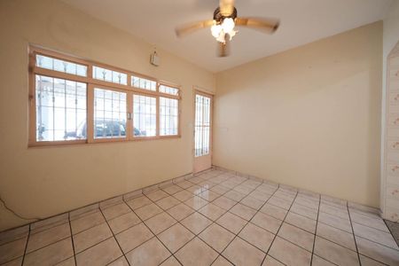 Casa à venda com 250m², 8 quartos e sem vagaSala