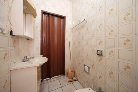 Casa à venda com 250m², 8 quartos e sem vagaBanheiro