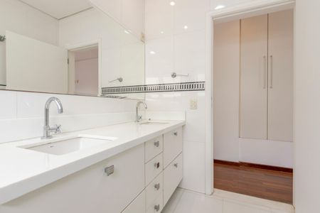 Casa à venda com 230m², 3 quartos e 2 vagas Casa à venda com 230m², 3 quartos e 2 vagasBanheiro da Suíte 3