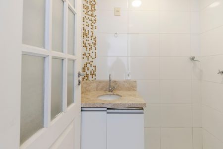 Casa à venda com 230m², 3 quartos e 2 vagas Casa à venda com 230m², 3 quartos e 2 vagasBanheiro de Serviço