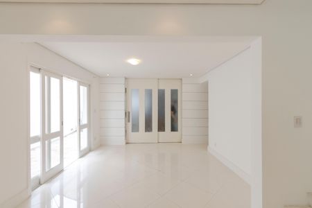 Casa à venda com 230m², 3 quartos e 2 vagas Casa à venda com 230m², 3 quartos e 2 vagasSala