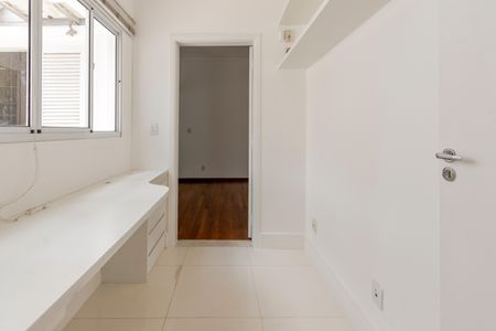 Casa à venda com 230m², 3 quartos e 2 vagas Casa à venda com 230m², 3 quartos e 2 vagasEscritório