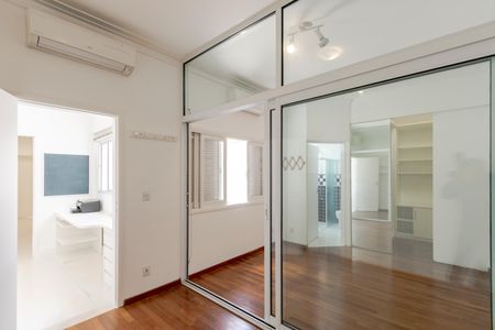 Casa à venda com 230m², 3 quartos e 2 vagas Casa à venda com 230m², 3 quartos e 2 vagasSuíte 1