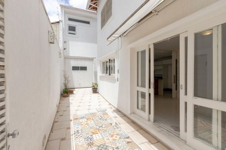 Casa à venda com 230m², 3 quartos e 2 vagas Casa à venda com 230m², 3 quartos e 2 vagasQuintal