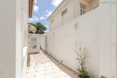 Casa à venda com 230m², 3 quartos e 2 vagas Casa à venda com 230m², 3 quartos e 2 vagasQuintal