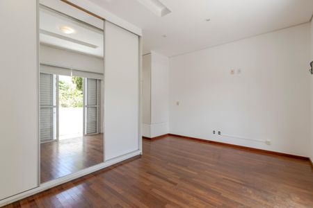Casa à venda com 230m², 3 quartos e 2 vagas Casa à venda com 230m², 3 quartos e 2 vagasSuíte 3