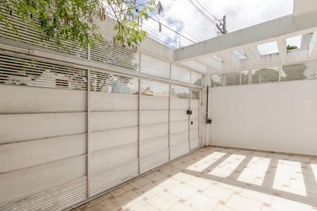 Casa à venda com 230m², 3 quartos e 2 vagas Casa à venda com 230m², 3 quartos e 2 vagasGaragem