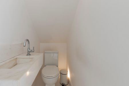 Casa à venda com 230m², 3 quartos e 2 vagas Casa à venda com 230m², 3 quartos e 2 vagasLavabo