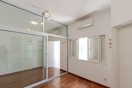Casa à venda com 230m², 3 quartos e 2 vagas Casa à venda com 230m², 3 quartos e 2 vagasSuíte 1
