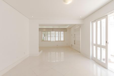 Casa à venda com 230m², 3 quartos e 2 vagas Casa à venda com 230m², 3 quartos e 2 vagasSala