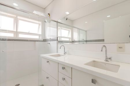 Casa à venda com 230m², 3 quartos e 2 vagas Casa à venda com 230m², 3 quartos e 2 vagasBanheiro da Suíte 3