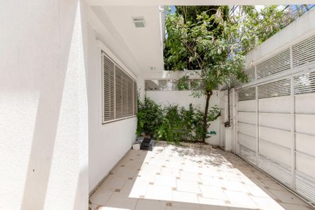 Casa à venda com 230m², 3 quartos e 2 vagas Casa à venda com 230m², 3 quartos e 2 vagasGaragem