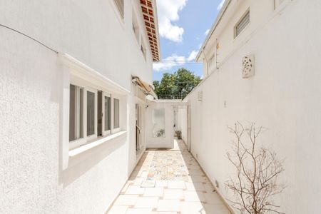 Casa à venda com 230m², 3 quartos e 2 vagas Casa à venda com 230m², 3 quartos e 2 vagasQuintal