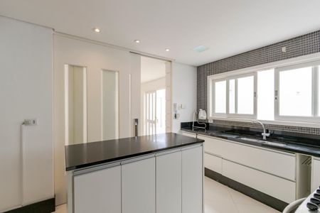 Casa à venda com 230m², 3 quartos e 2 vagas Casa à venda com 230m², 3 quartos e 2 vagasCozinha