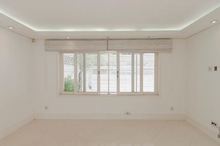 Casa à venda com 230m², 3 quartos e 2 vagas Casa à venda com 230m², 3 quartos e 2 vagasSala