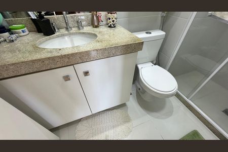 Apartamento à venda com 181m², 3 quartos e 2 vagasBanheiro quarto 2