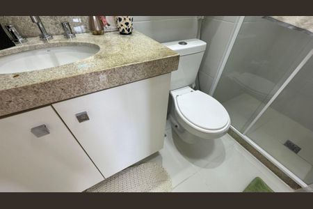 Apartamento à venda com 181m², 3 quartos e 2 vagasBanheiro quarto 2