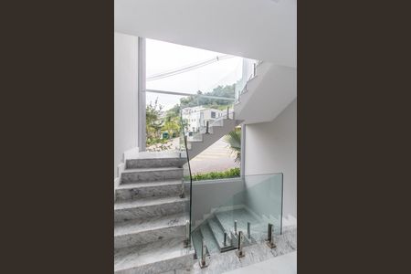 Casa de condomínio à venda com 570m², 4 quartos e 4 vagasCorredor