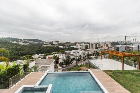 Casa de condomínio à venda com 570m², 4 quartos e 4 vagasVista da Sala