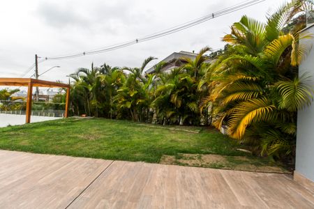 Casa de condomínio à venda com 570m², 4 quartos e 4 vagasQuintal