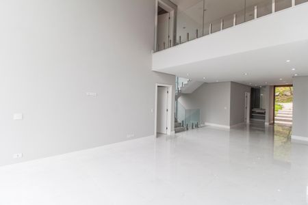 Casa de condomínio à venda com 570m², 4 quartos e 4 vagasSala