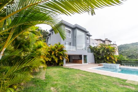 Casa de condomínio à venda com 570m², 4 quartos e 4 vagasQuintal