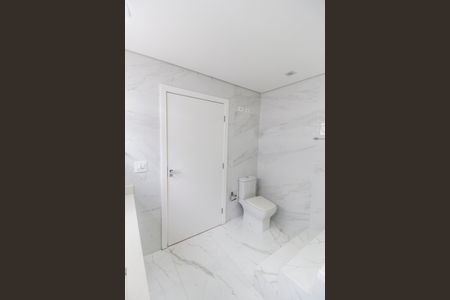 Casa de condomínio à venda com 570m², 4 quartos e 4 vagasBanheiro da Suíte