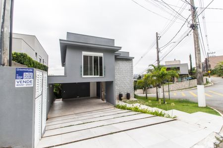 Casa de condomínio à venda com 570m², 4 quartos e 4 vagasFachada