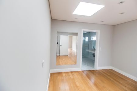 Casa de condomínio à venda com 570m², 4 quartos e 4 vagasSuíte 2