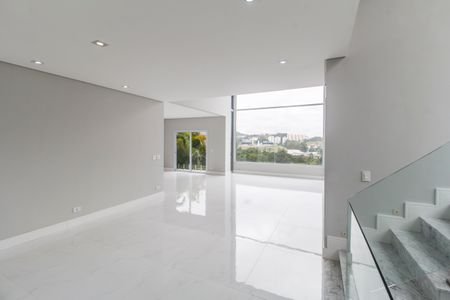 Casa de condomínio à venda com 570m², 4 quartos e 4 vagasSala