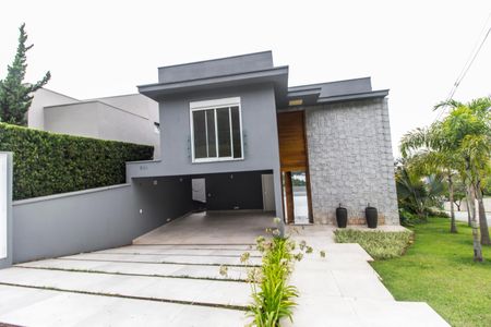 Casa de condomínio à venda com 570m², 4 quartos e 4 vagasFachada