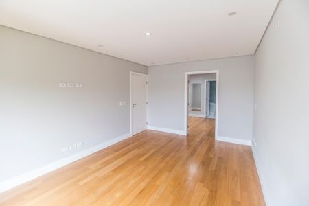 Casa de condomínio à venda com 570m², 4 quartos e 4 vagasSala 2