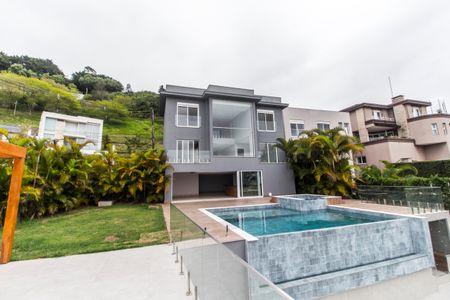 Casa de condomínio à venda com 570m², 4 quartos e 4 vagasPiscina