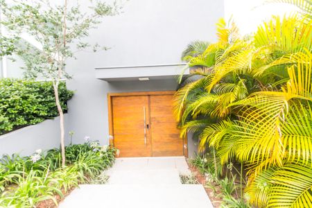 Casa de condomínio à venda com 570m², 4 quartos e 4 vagasEntrada