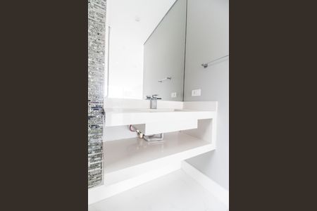 Casa de condomínio à venda com 570m², 4 quartos e 4 vagasLavabo