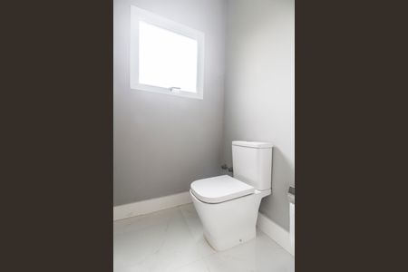 Casa de condomínio à venda com 570m², 4 quartos e 4 vagasLavabo