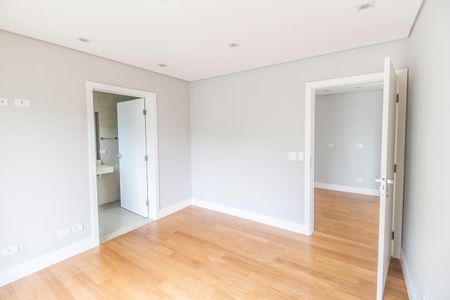 Casa de condomínio à venda com 570m², 4 quartos e 4 vagasSuíte 4