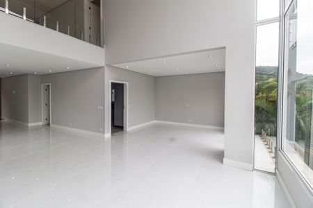 Casa de condomínio à venda com 570m², 4 quartos e 4 vagasSala