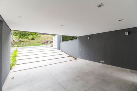 Casa de condomínio à venda com 570m², 4 quartos e 4 vagasGaragem