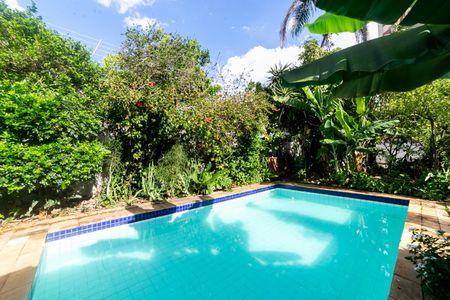 Casa à venda com 1148m², 3 quartos e 4 vagas Casa à venda com 1148m², 3 quartos e 4 vagasPiscina