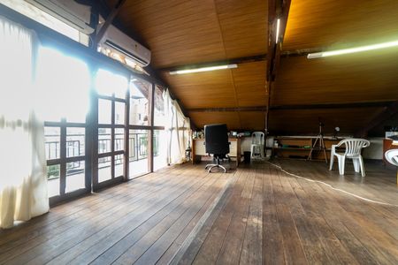 Casa à venda com 1148m², 3 quartos e 4 vagas Casa à venda com 1148m², 3 quartos e 4 vagasStudio