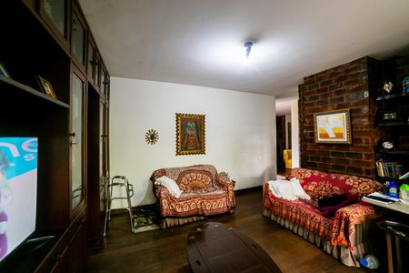 Casa à venda com 1148m², 3 quartos e 4 vagas Casa à venda com 1148m², 3 quartos e 4 vagasSala de TV