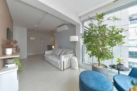 Apartamento à venda com 70m², 2 quartos e 2 vagasVaranda